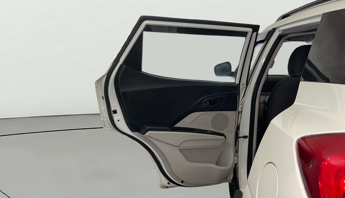 2023 Mahindra XUV300 W6 1.2 PETROL AMT, Petrol, Automatic, 39,599 km, LHS Rear Door