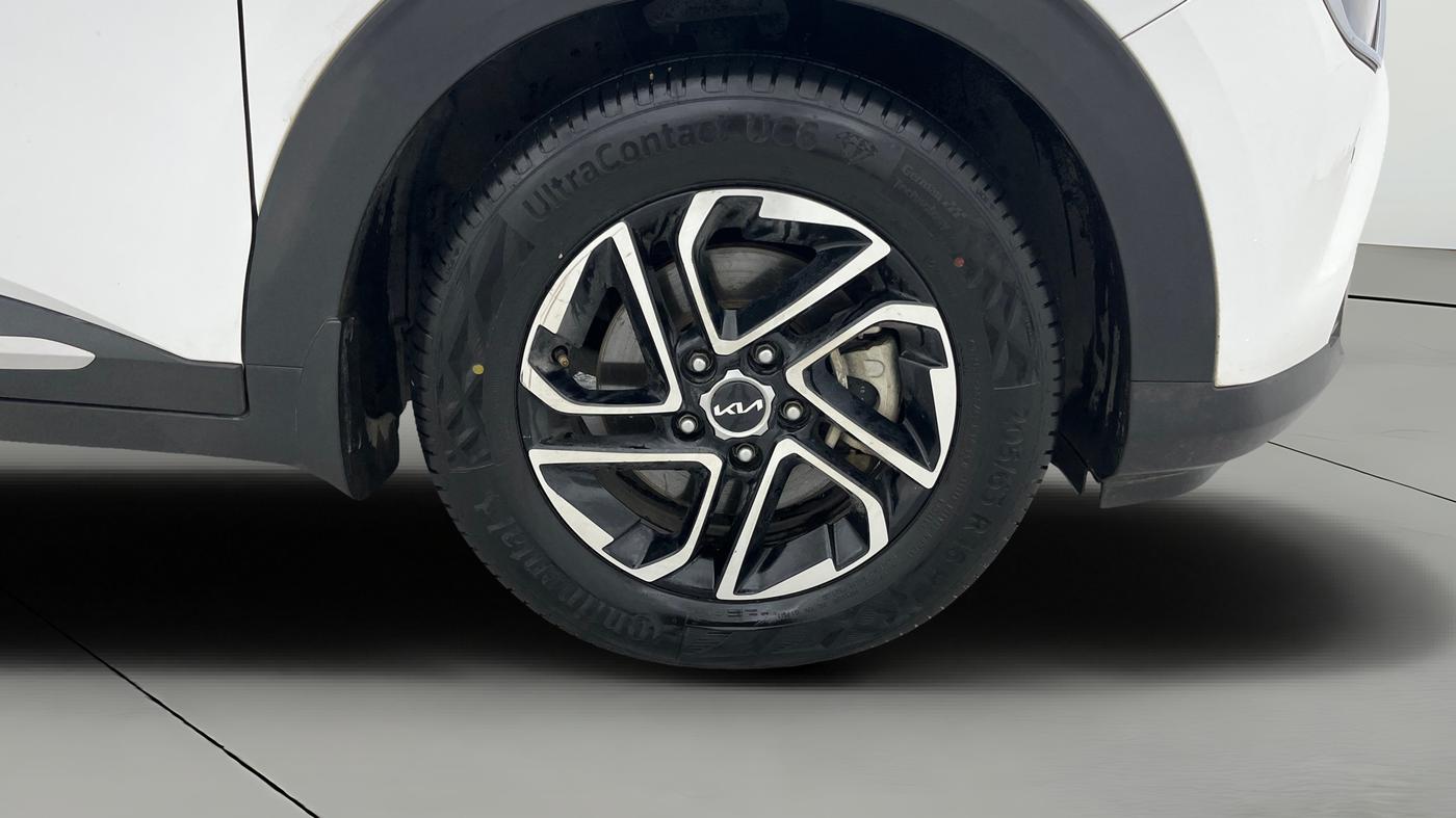 2024 KIA CARENS LUXURY PLUS 1.5 IMT PETROL, Petrol, Manual, 70,993 km, Right Front Wheel
