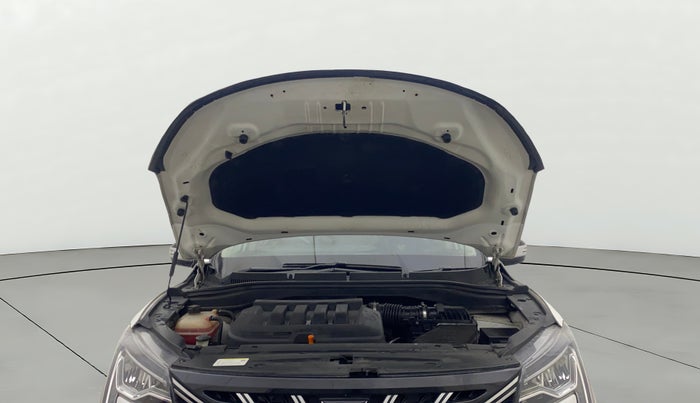 2022 Mahindra XUV700 AX 5 P MT 7 STR, Petrol, Manual, 65,429 km, Open Bonet