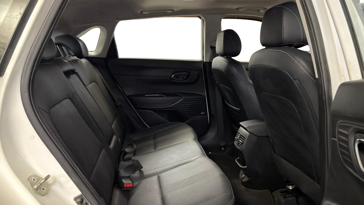2023 Hyundai NEW I20 ASTA (O) 1.0 TURBO GDI DCT, Petrol, Automatic, 57,574 km, Right Side Rear Door Cabin