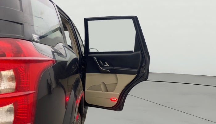 2016 Mahindra XUV500 W10 AT, Diesel, Automatic, 82,399 km, RHS Rear Door