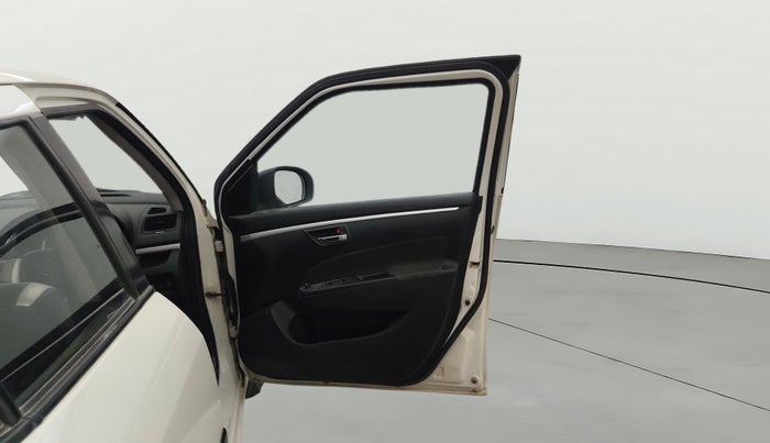 2015 Maruti Swift VXI, Petrol, Manual, 48,924 km, RHS Front Door