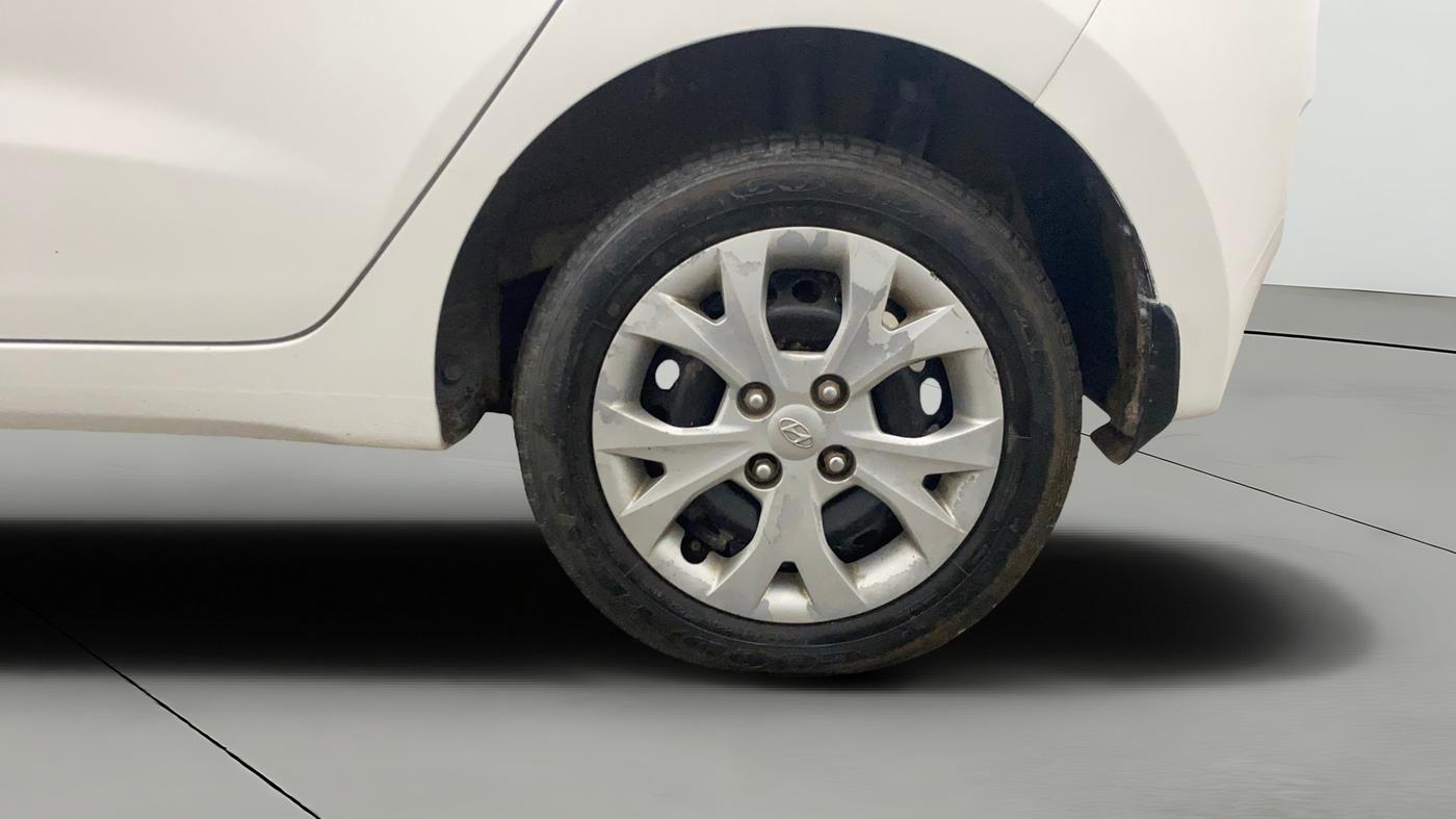 2015 Hyundai Grand i10 MAGNA 1.2 KAPPA VTVT, Petrol, Manual, 1,12,609 km, Left Rear Wheel