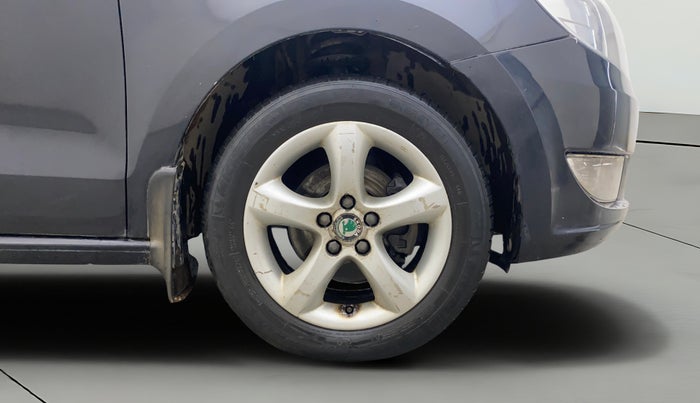 2013 Skoda Rapid ELEGANCE 1.6 TDI CR MT, Diesel, Manual, 85,878 km, Right Front Wheel