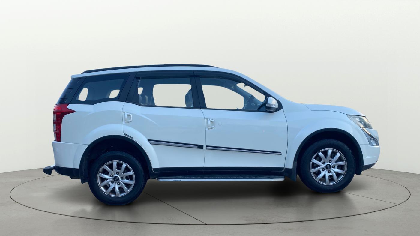 2017 Mahindra XUV500 G AT, Petrol, Automatic, 16,703 km, Right Side View