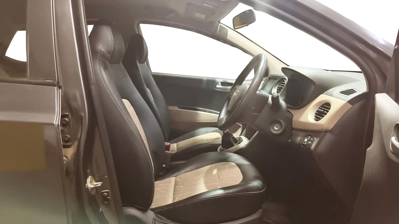 2020 Hyundai Grand i10 SPORTZ 1.2 KAPPA VTVT, CNG, Manual, 49,375 km, Right Side Front Door Cabin