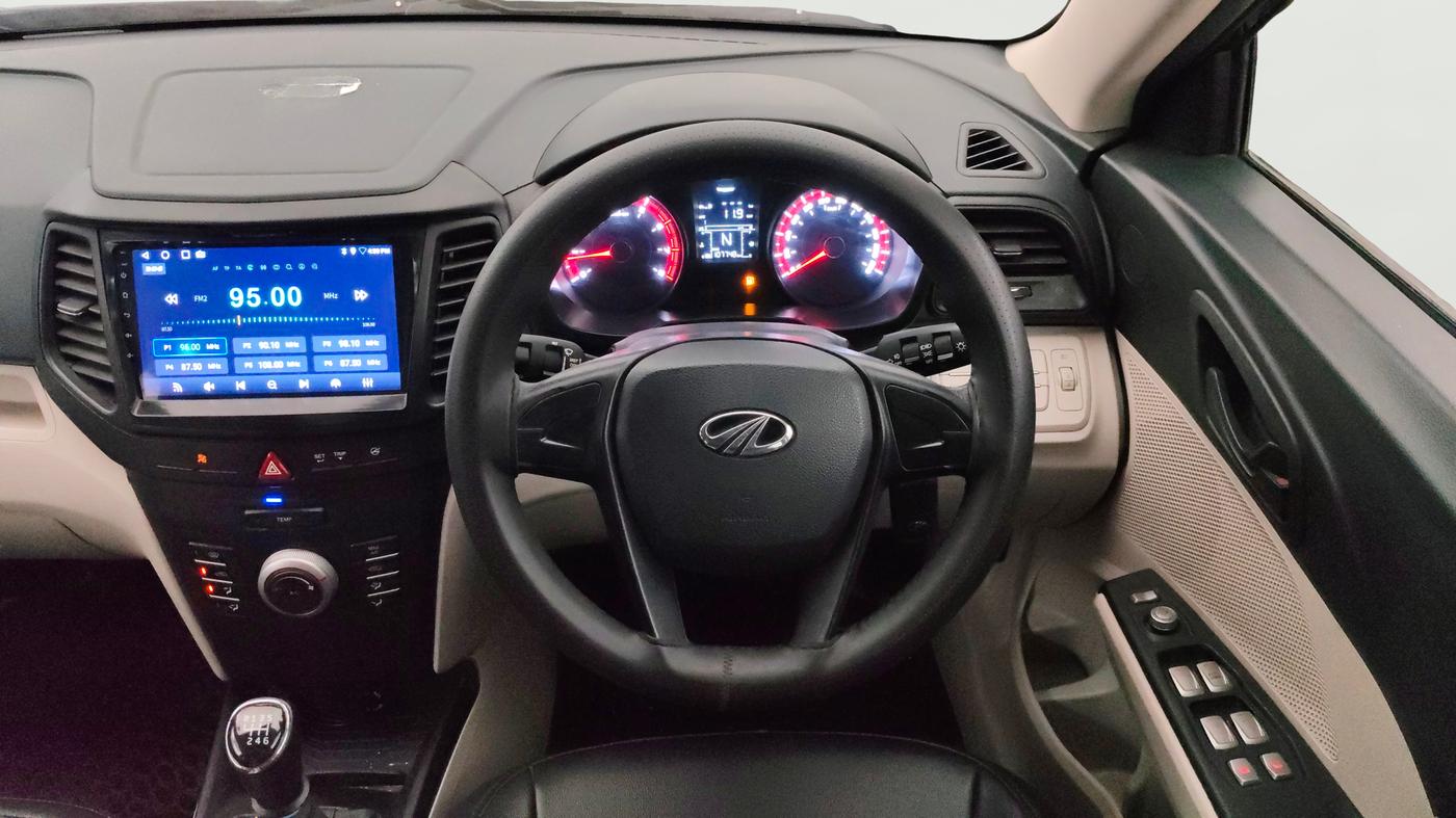 2022 Mahindra XUV300 W4 1.2 PETROL, Petrol, Manual, 1,07,747 km, Steering Wheel Close Up