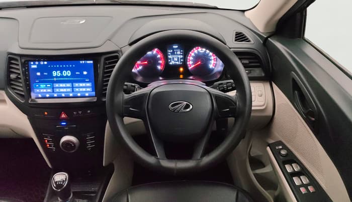 2022 Mahindra XUV300 W4 1.2 PETROL, Petrol, Manual, 1,07,747 km, Steering Wheel Close Up