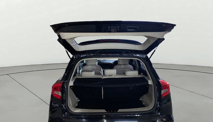 2023 Mahindra XUV300 W8 (O) 1.2 PETROL, Petrol, Manual, 27,501 km, Boot Open Zoomed View