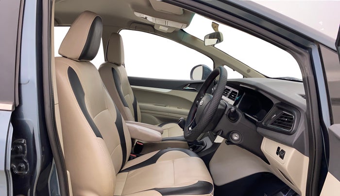 2018 Mahindra MARAZZO M6 8 STR, Diesel, Manual, 72,639 km, Right Side Front Door Cabin