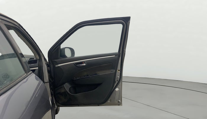 2017 Maruti Swift VXI O, Petrol, Manual, 1,31,746 km, RHS Front Door