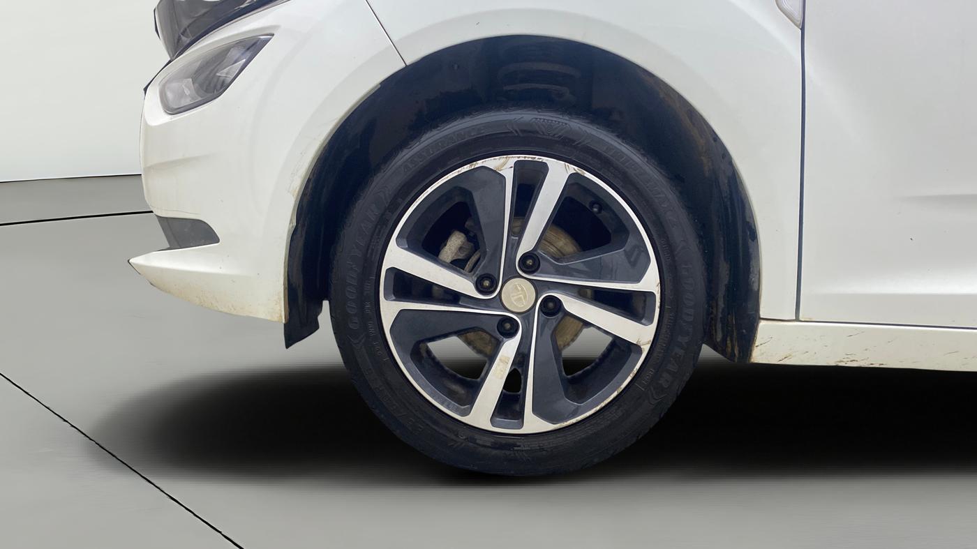 2022 Tata ALTROZ XZA, Petrol, Automatic, 21,096 km, Left Front Wheel
