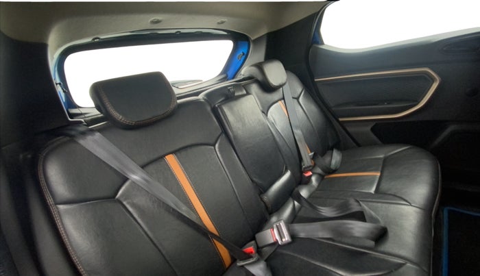 2022 Renault Kiger RXT (O) AMT DUAL TONE, Petrol, Automatic, 29,013 km, Right Side Rear Door Cabin