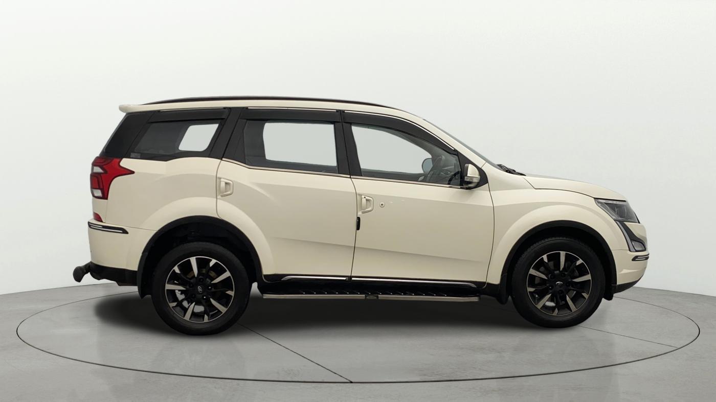 2020 Mahindra XUV500 W11, Diesel, Manual, 66,281 km, Right Side View