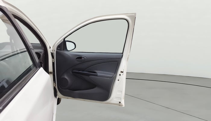 2013 Toyota Etios Liva GD, Diesel, Manual, 1,19,066 km, RHS Front Door