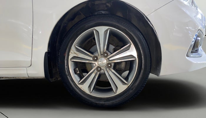 2017 Hyundai Verna 1.6 VTVT SX (O) AT, Petrol, Automatic, 43,739 km, Right Front Wheel