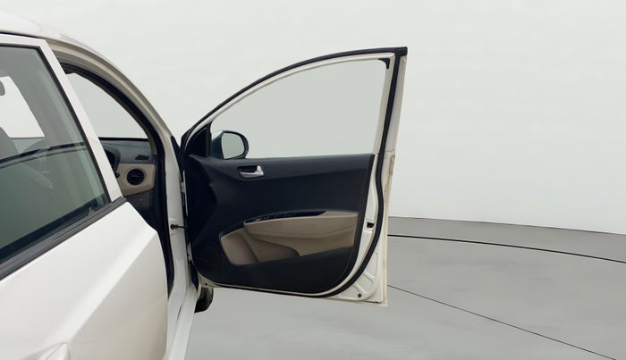 2017 Hyundai Grand i10 SPORTZ 1.2 KAPPA VTVT, Petrol, Manual, 1,04,654 km, RHS Front Door