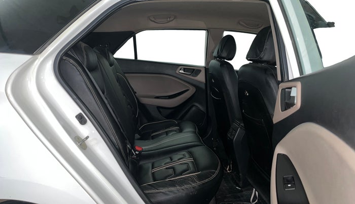 2019 Hyundai Elite i20 SPORTZ PLUS 1.2, Petrol, Manual, 27,208 km, Right Side Rear Door Cabin