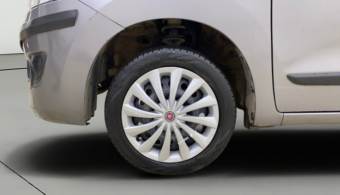 2014 Maruti Wagon R 1.0 VXI, Petrol, Manual, 54,851 km, Left Front Wheel