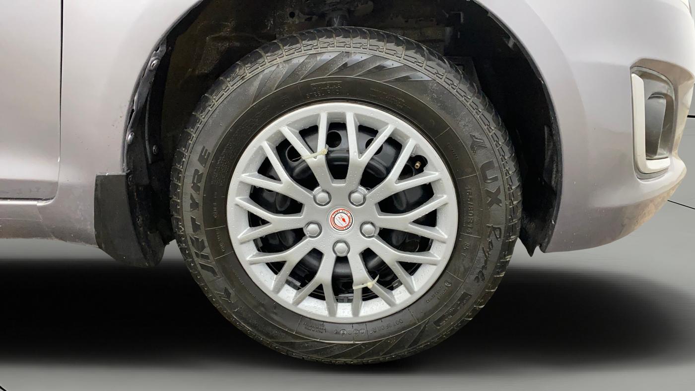 2015 Maruti Swift VXI, Petrol, Manual, 86,175 km, Right Front Wheel