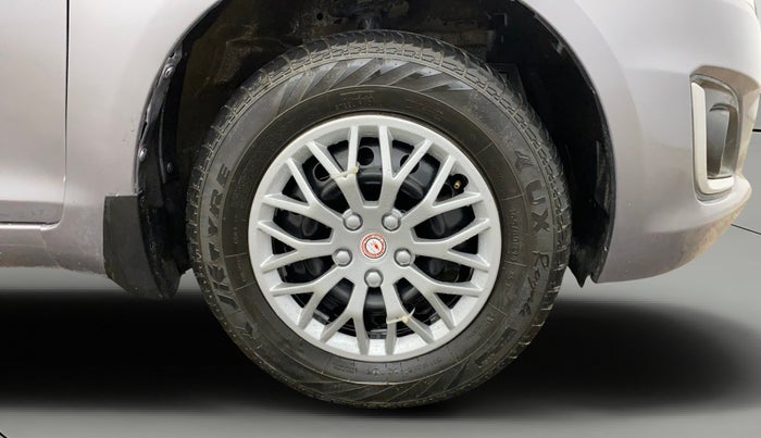 2015 Maruti Swift VXI, Petrol, Manual, 86,175 km, Right Front Wheel