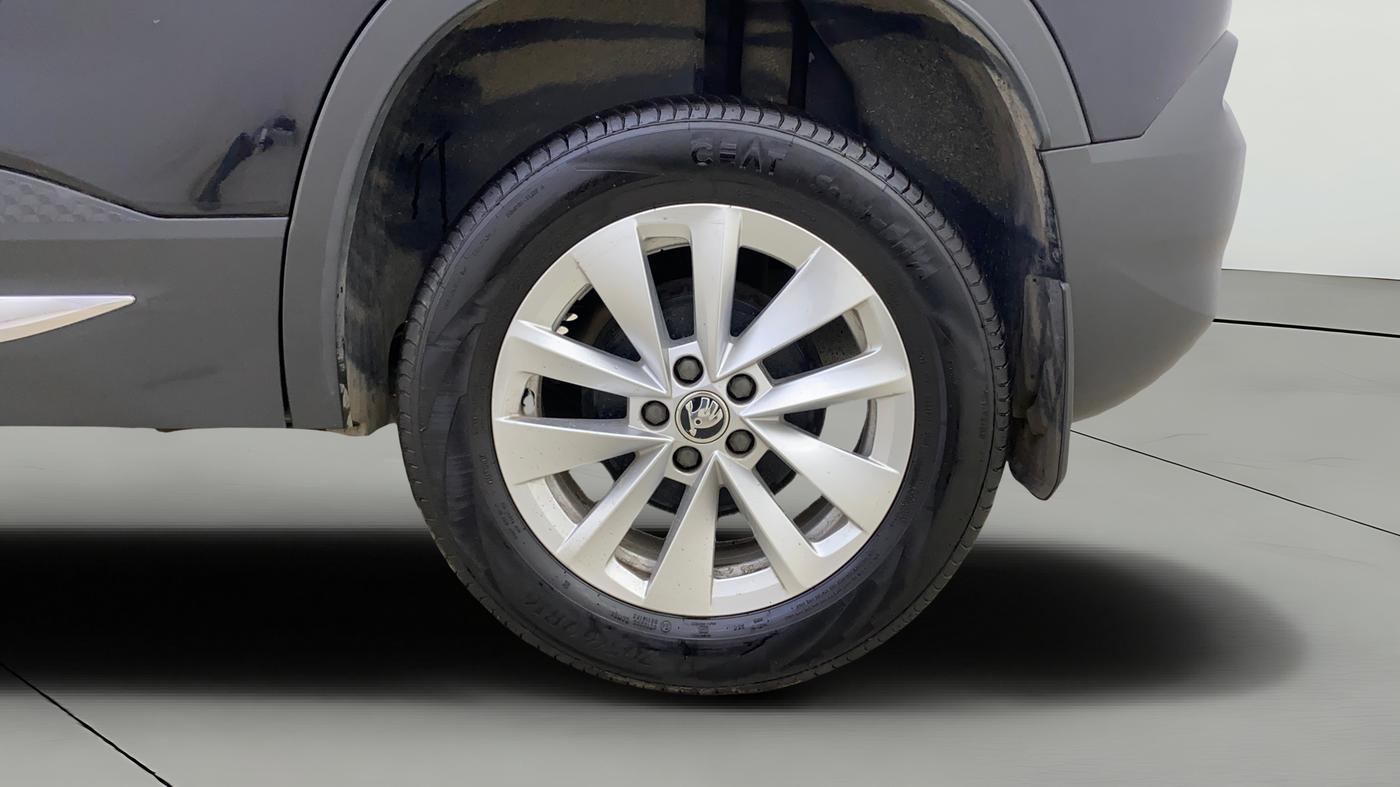 2025 Skoda Kylaq Signature, Petrol, Manual, 2,071 km, Left Rear Wheel