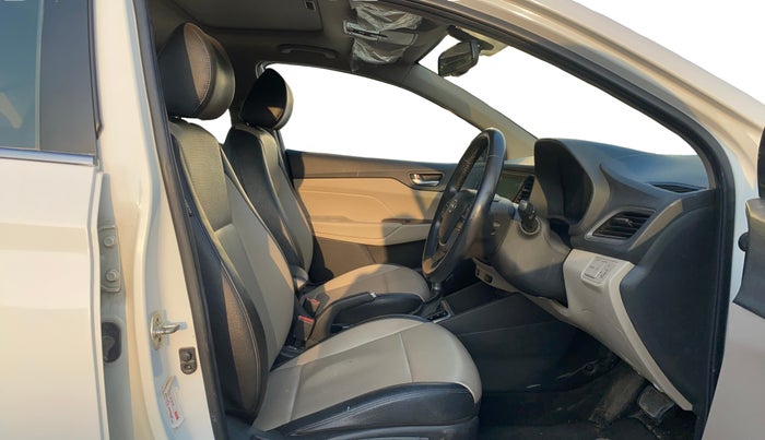 2017 Hyundai Verna 1.6 VTVT SX (O) AT, Petrol, Automatic, 43,429 km, Right Side Front Door Cabin