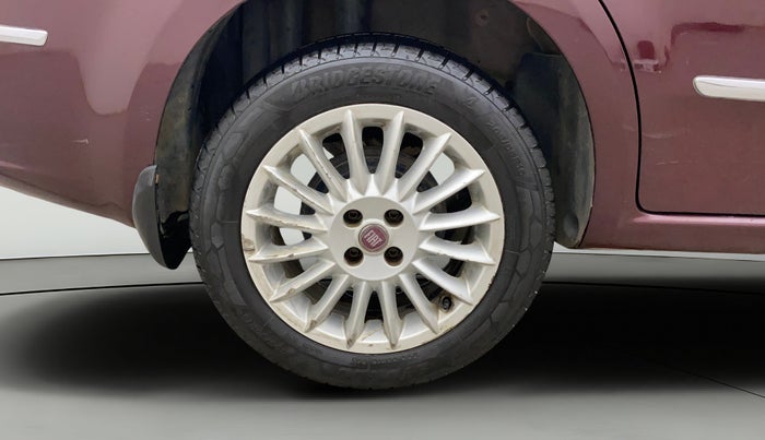 2013 Fiat Linea EMOTION 1.3, Diesel, Manual, 1,23,382 km, Right Rear Wheel