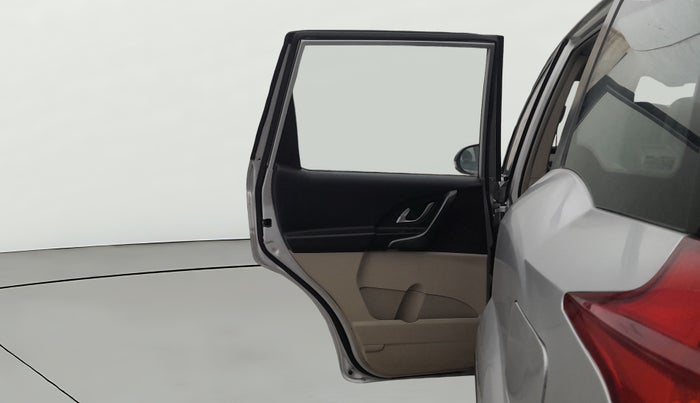 2016 Mahindra XUV500 W6 AT 1.99, Diesel, Automatic, 44,518 km, LHS Rear Door