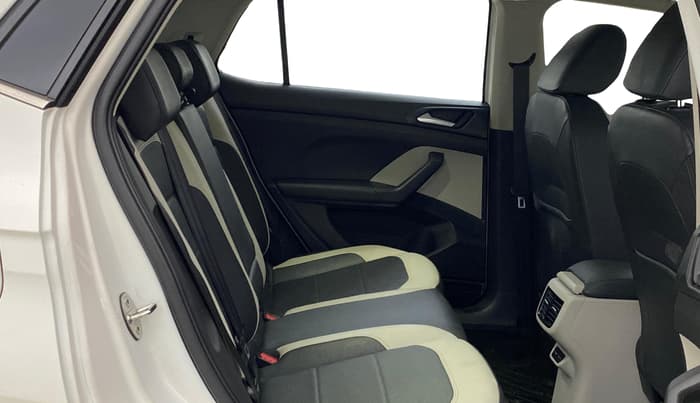 2023 Volkswagen TAIGUN TOPLINE 1.0 TSI MT, Petrol, Manual, 75,967 km, Right Side Rear Door Cabin