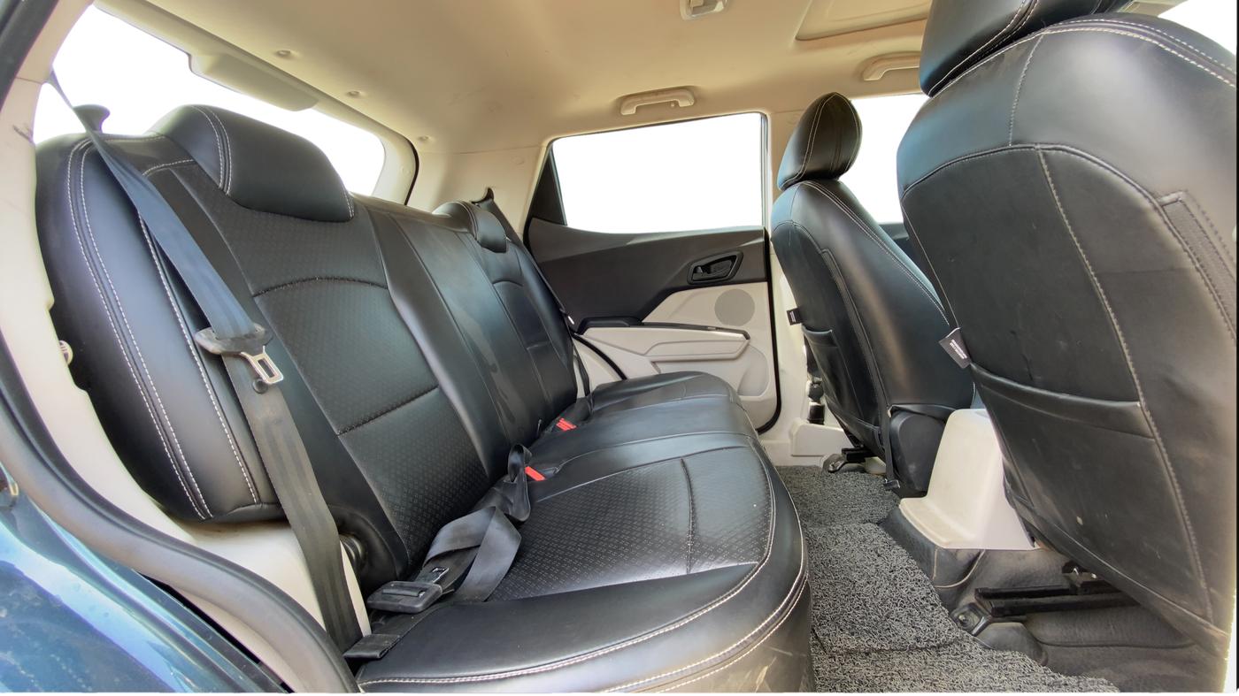 2023 Mahindra XUV300 W6 1.2 PETROL AMT, Petrol, Automatic, 43,246 km, Right Side Rear Door Cabin