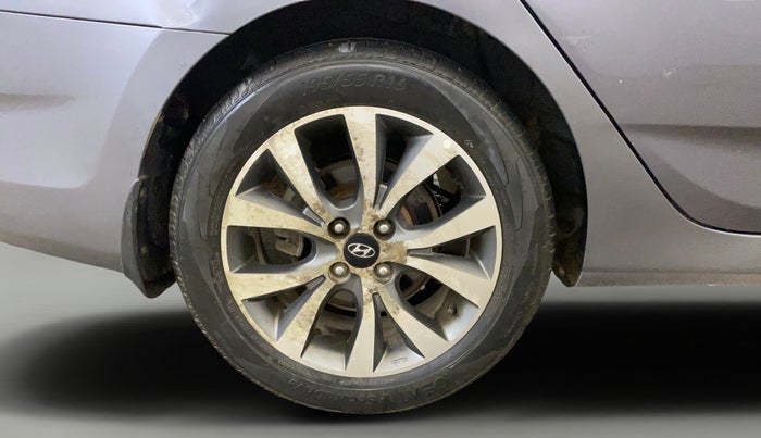 2014 Hyundai Verna FLUIDIC 1.6 VTVT SX, Petrol, Manual, 52,010 km, Right Rear Wheel