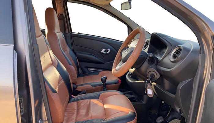 2017 Datsun Redi Go T, Petrol, Manual, 80,717 km, Right Side Front Door Cabin