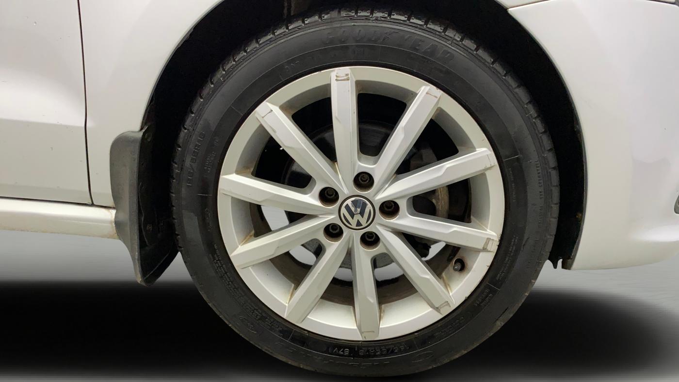 2018 Volkswagen Polo HIGHLINE PLUS 1.5 16 ALLOY, Diesel, Manual, 76,350 km, Right Front Wheel