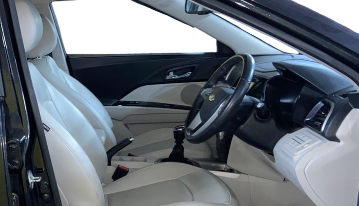 2021 Mahindra XUV300 W8 (O) 1.5 DIESEL, Diesel, Manual, 75,937 km, Right Side Front Door Cabin