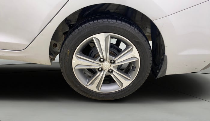 2017 Hyundai Verna 1.6 VTVT SX O, Petrol, Manual, 81,006 km, Left Rear Wheel