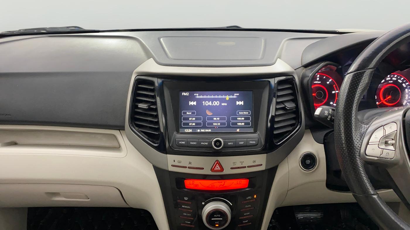 2023 Mahindra XUV300 W8 (O) 1.5 DIESEL AMT, Diesel, Automatic, 45,135 km, Air Conditioner