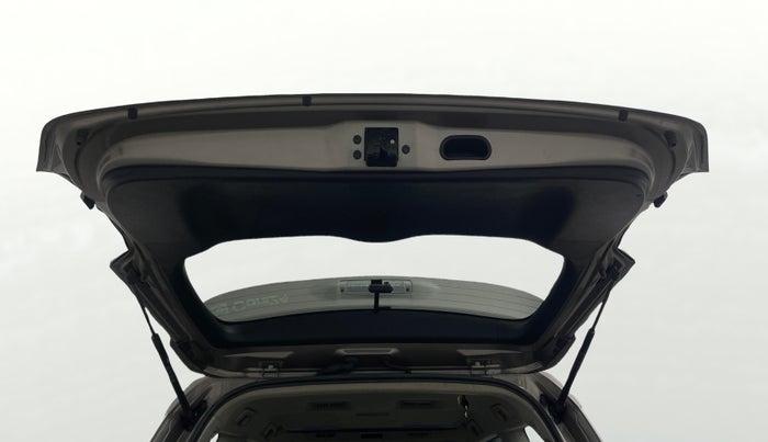 2022 Toyota Innova Crysta 2.7 ZX AT 7 STR, Petrol, Automatic, 32,464 km, Boot Door Open