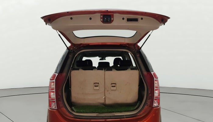 2017 Mahindra XUV500 W9, Diesel, Manual, 1,40,263 km, Boot Door Open