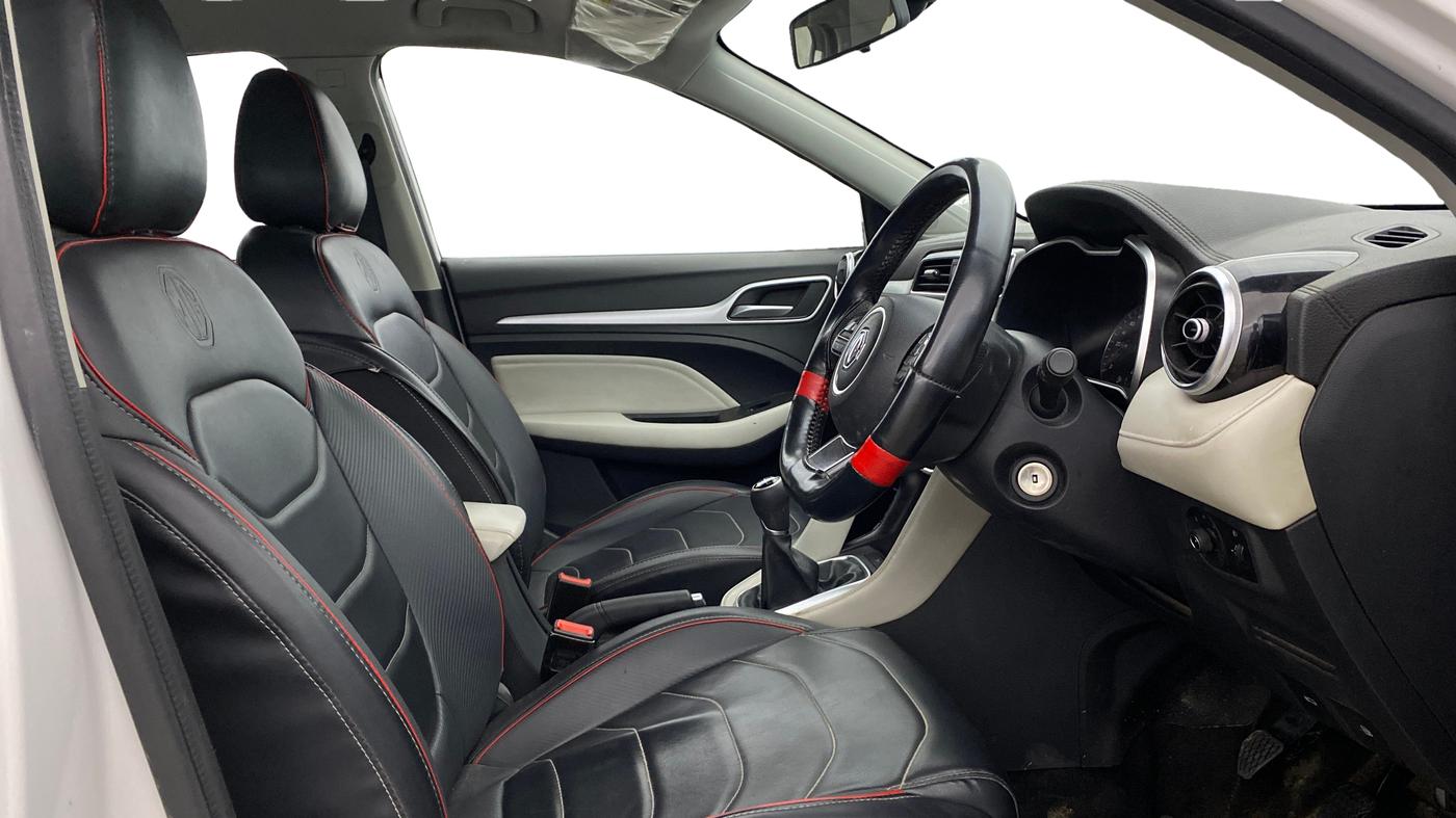 2024 MG ASTOR Sprint 1.5 MT (Ivory), Petrol, Manual, 48,667 km, Right Side Front Door Cabin