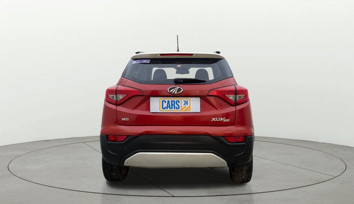 2021 Mahindra XUV300 W8(O) 1.2 PETROL DUAL TONE, Petrol, Manual, 49,232 km, Back/Rear