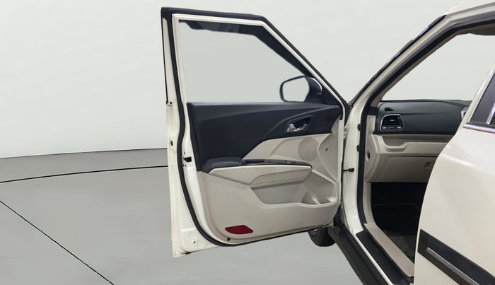2022 Mahindra XUV300 W8 1.2 PETROL, Petrol, Manual, 36,559 km, LHS Front Door