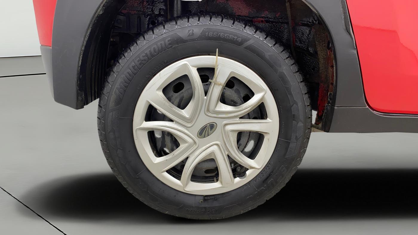 2018 Mahindra KUV 100 NXT K4+ P 6 STR, Petrol, Manual, 54,580 km, Right Rear Wheel