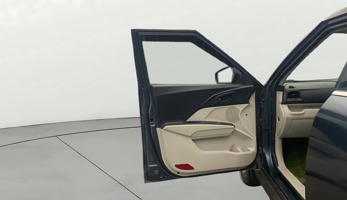 2021 Mahindra XUV300 W4 1.2 PETROL, Petrol, Manual, 54,726 km, LHS Front Door