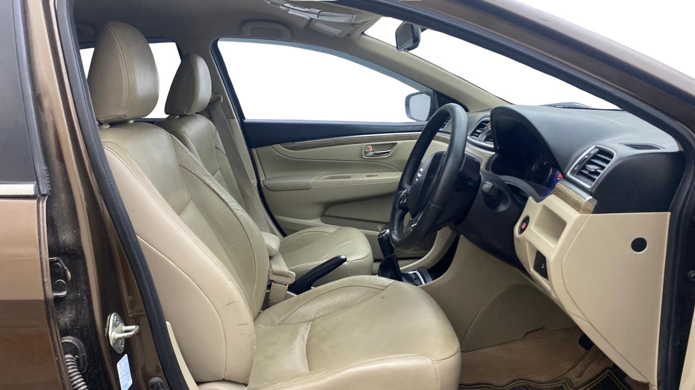 2018 Maruti Ciaz ALPHA 1.5 SHVS PETROL, Petrol, Manual, 63,494 km, Right Side Front Door Cabin