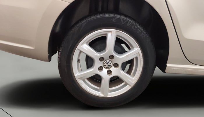 2013 Volkswagen Vento HIGHLINE 1.6 MPI, Petrol, Manual, 38,977 km, Right Rear Wheel