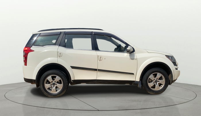 2015 Mahindra XUV500 W8, Diesel, Manual, 81,458 km, Right Side View