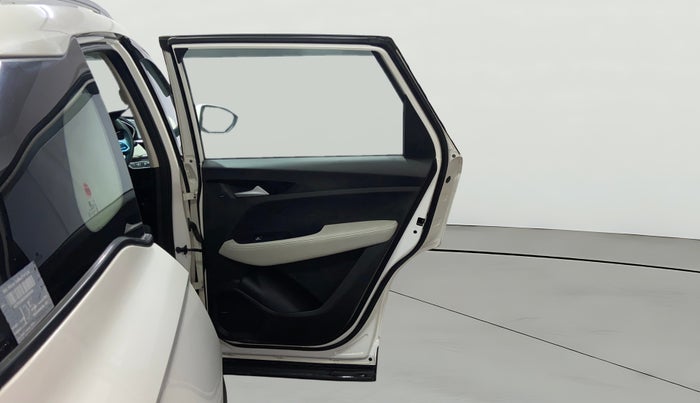 2021 MG HECTOR PLUS SUPER 1.5 PETROL TURBO HYBRID MT 7-STR, Petrol, Manual, 30,423 km, RHS Rear Door