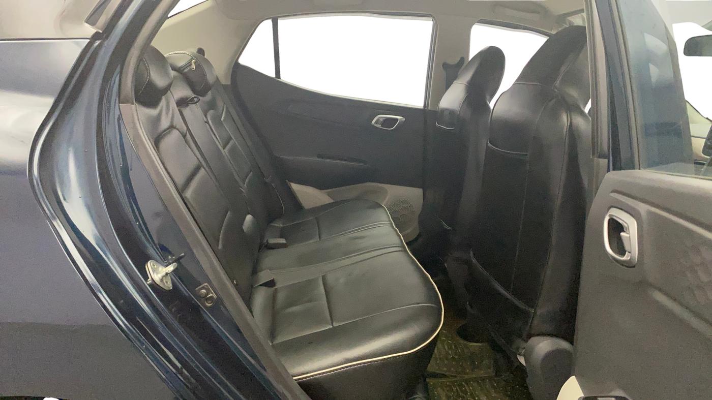 2022 Hyundai AURA SX 1.2 CNG, CNG, Manual, 1,21,535 km, Right Side Rear Door Cabin