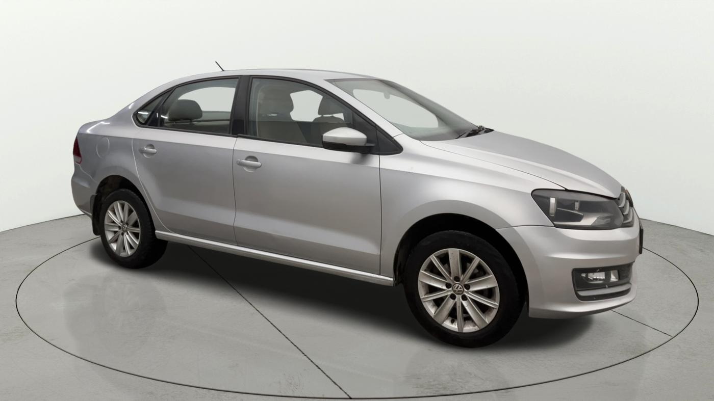 2015 Volkswagen Vento HIGHLINE 1.6 MPI, Petrol, Manual, 1,17,338 km, Right Front Diagonal